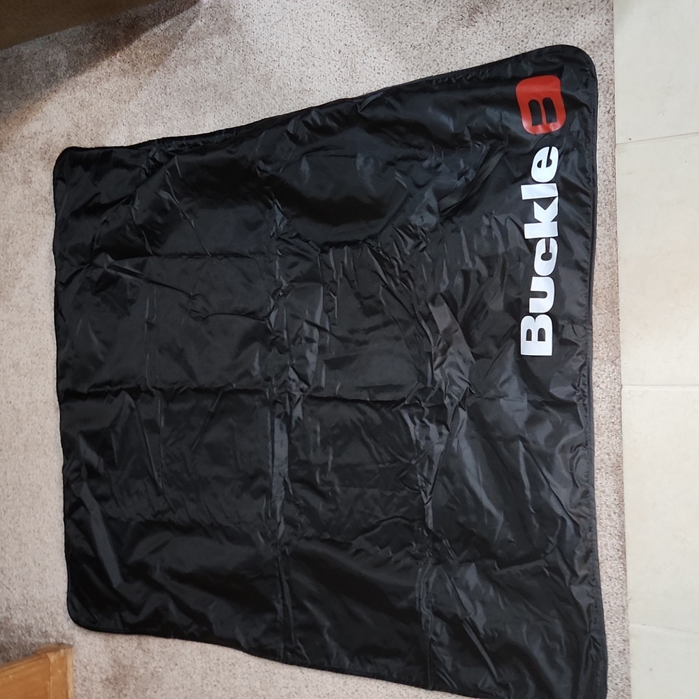 Buckle fleece stadium blanket